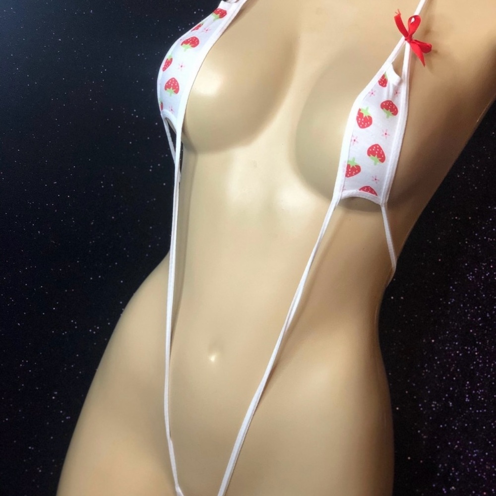 Strawberry Micro Monokini Women
Bikini Mini Slingshot Swimwear Bathing Suit
